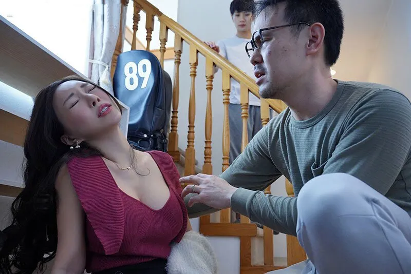 Nhỏ bạn thân cởi bao ra chịch em đồng ý nhưng xin xuất trong thì em không cho